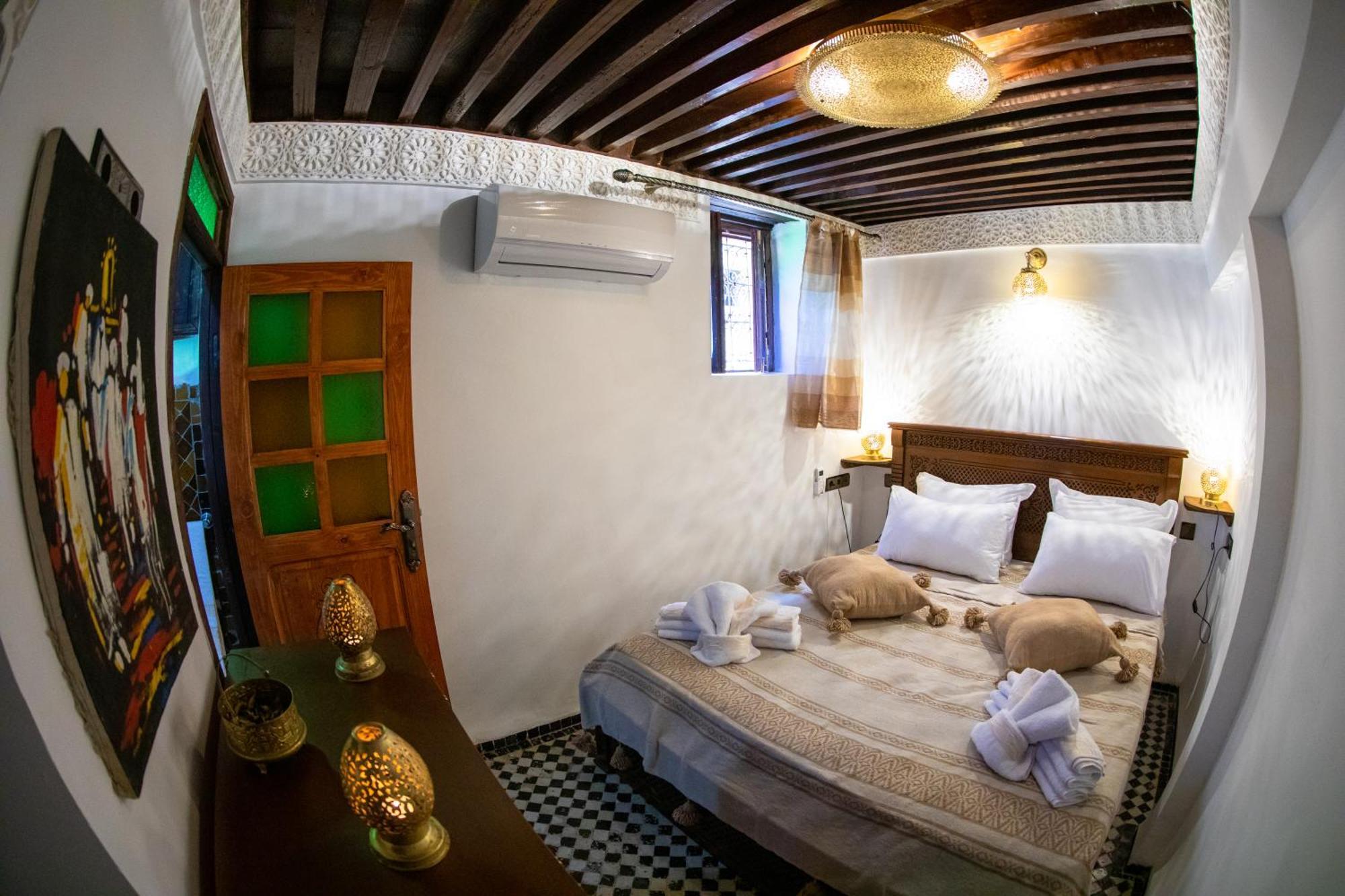 Riad Lalamoune เฟส ภายนอก รูปภาพ
