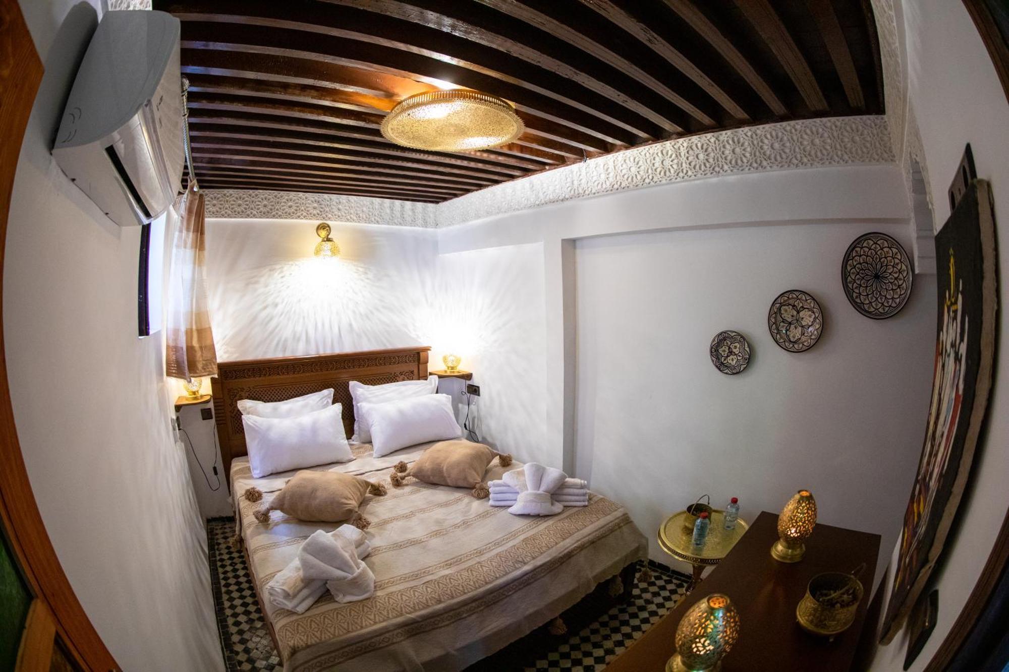 Riad Lalamoune เฟส ภายนอก รูปภาพ